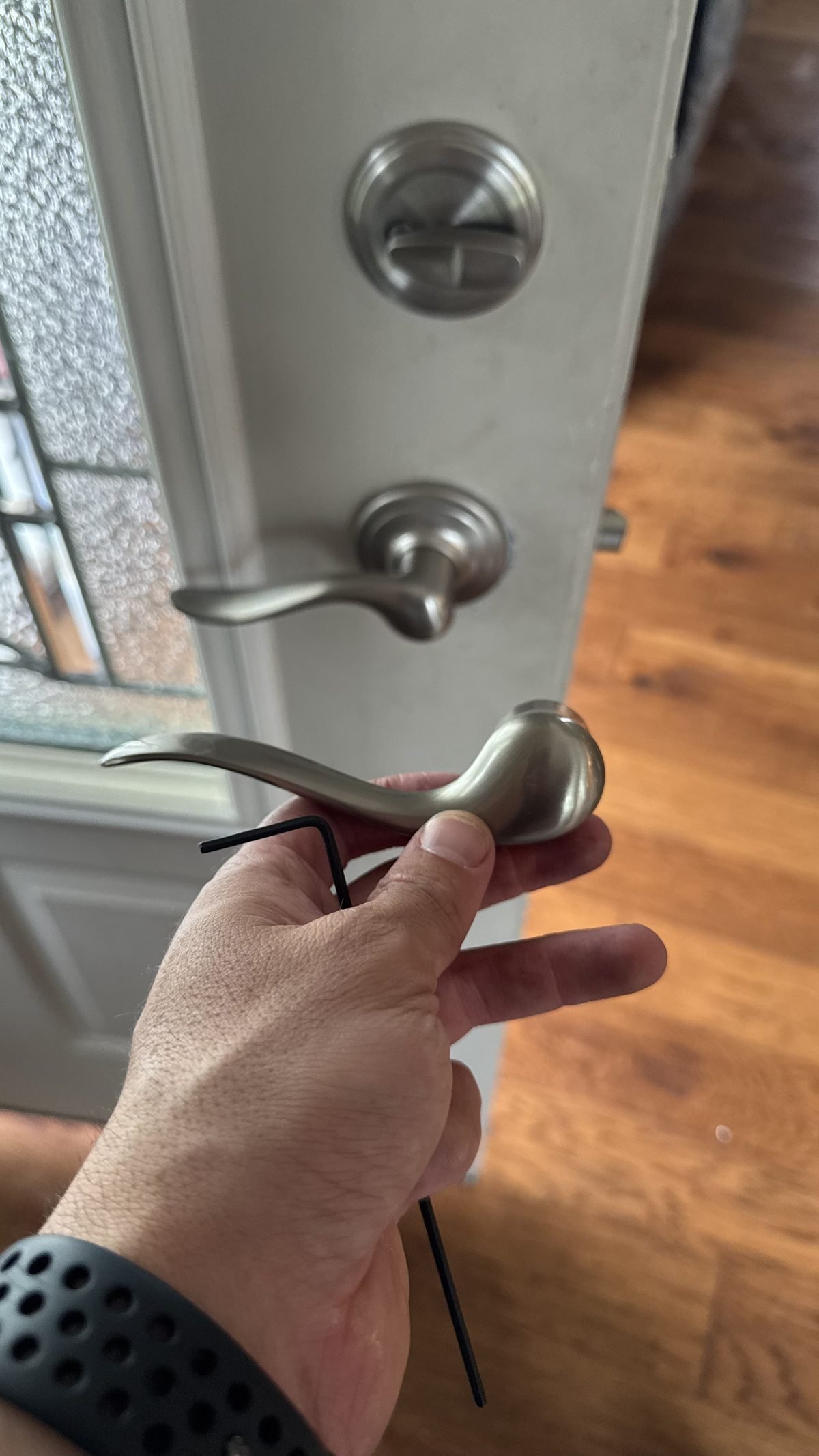 Locksmith Powell Ohio non-destructive home lockout service using pick tools on residential lever lock in Powell Ohio